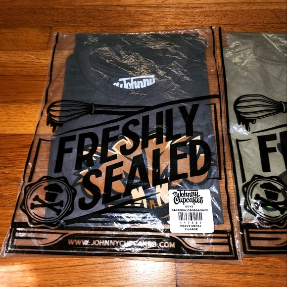 Johnny Cupcakes Men's Set of 2 XL T-shirts - Picture 2 of 4